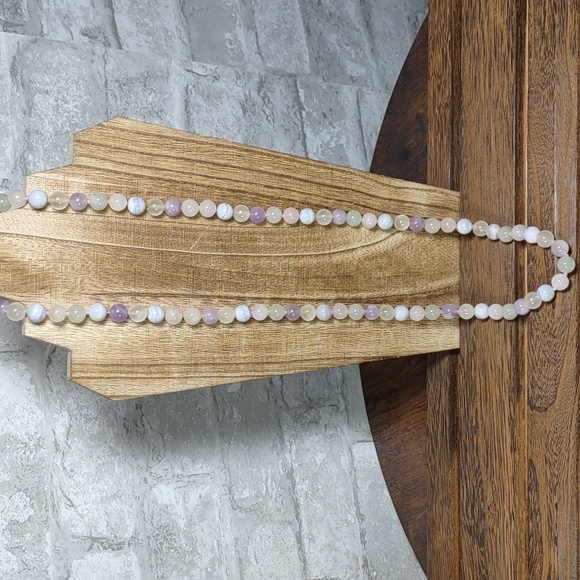 Beautiful Semi-precious Stone Bead Necklace - Picture 3 of 5